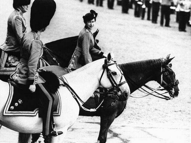 1958: Die Queen bei ihrer Geburtstagsparade.  