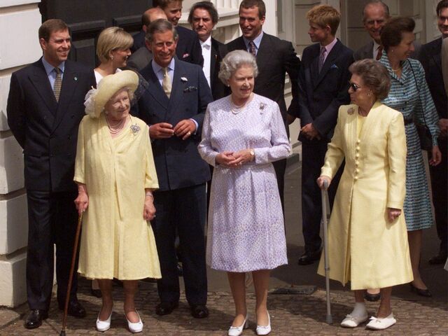 1999: Die Queen mit ihrer Mutter, die im Volksmund Queen Mum genannt wurde, und ihrer Schwester Prinzessin Margaret.  