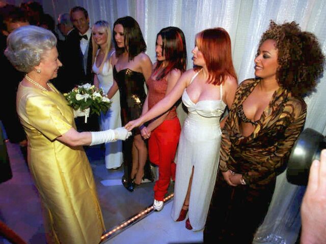 1997: Die Queen und die Spice Girls.  