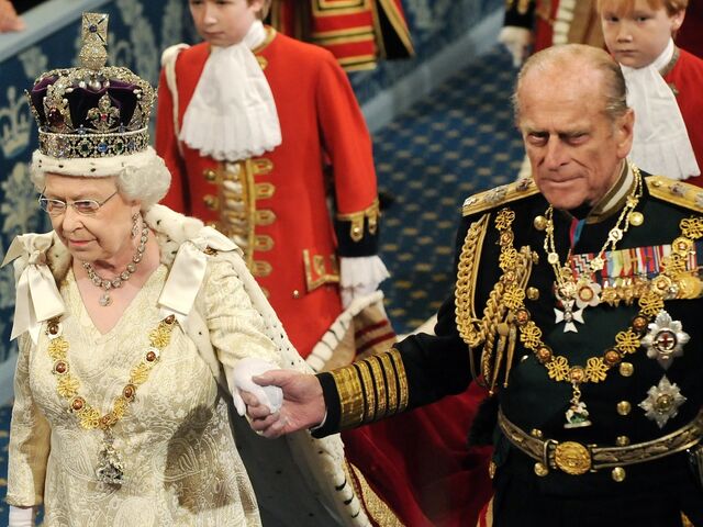 2009: Die Queen mit ihrem Gatten Prinz Philip im Parlament.  