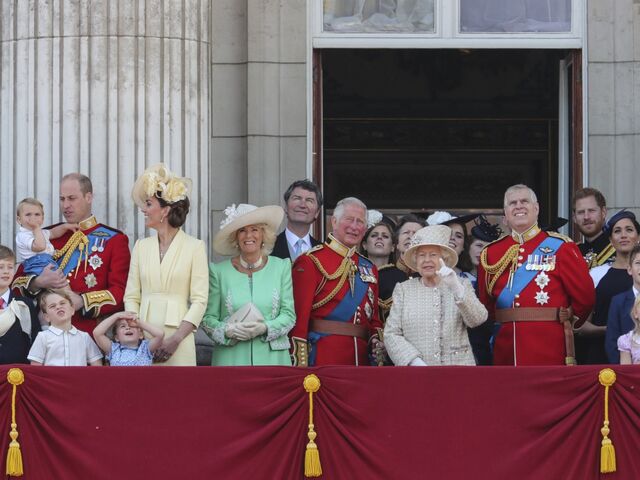 2019: Die Queen mit der Royal Family bei Trooping the Colour.  