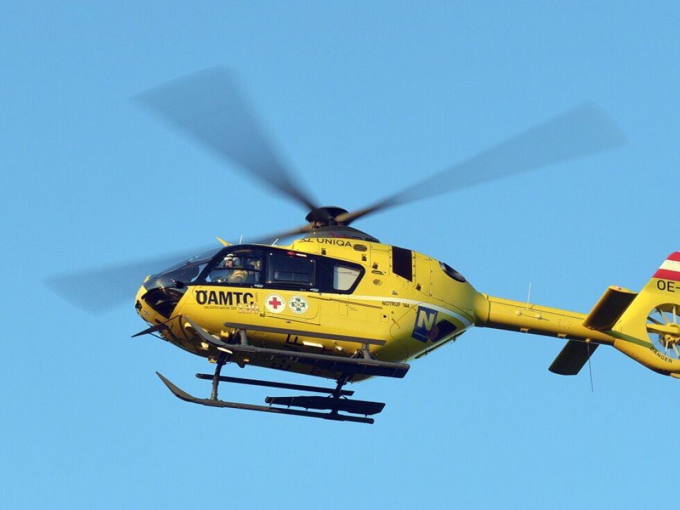 Radni bager padel 100 metrov v Vzhodni Tirolski, voznik poškodovan