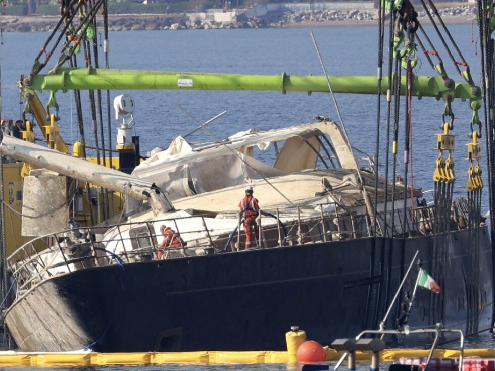 Nerazrešena skrivnost potopa jahte "Bayesian" pri Palermu po enem letu