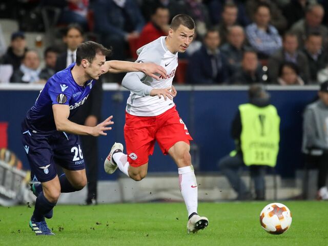 Stefan Lainer in Aktion.  