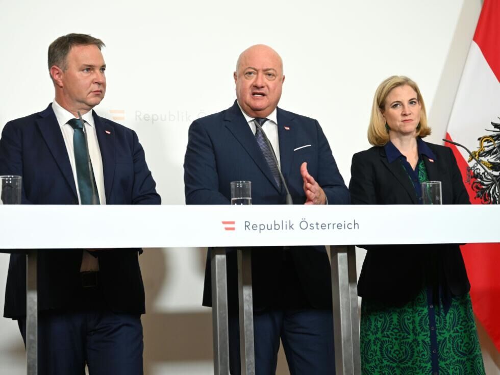 Avstrijska vlada razpravlja o stopnjevanju pokojnin kljub kritikam