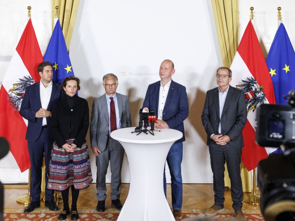 Regierung über Beamten-Abschluss erleichtert