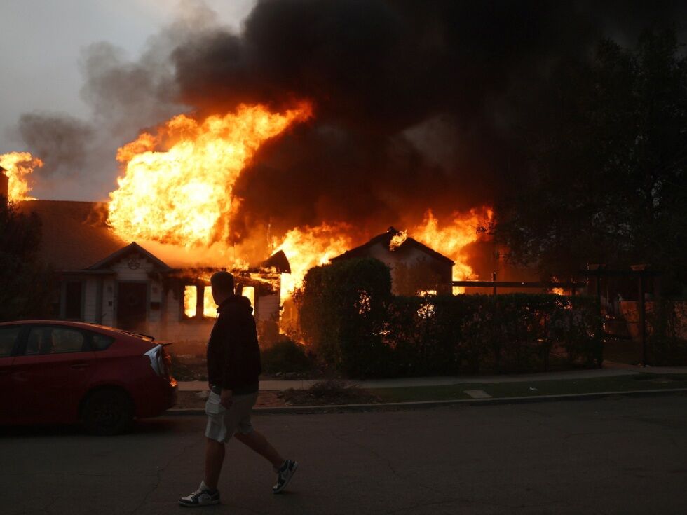 Riesiges Feuer breitet sich in Kalifornien aus