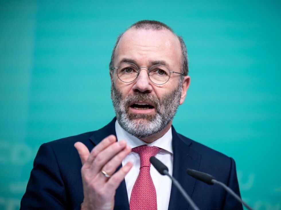 Vodja EVP Manfred Weber napovedal umik prepovedi motorjev z notranjim izgorevanjem v EU