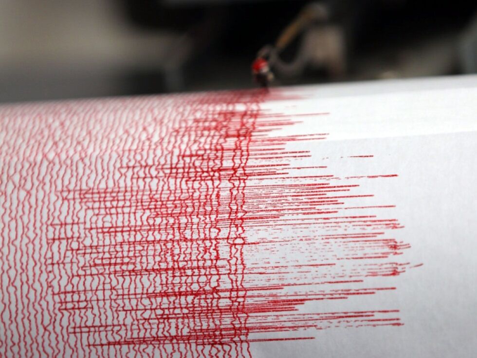 Hudo potres v Afganistanu zahteval več sto življenj