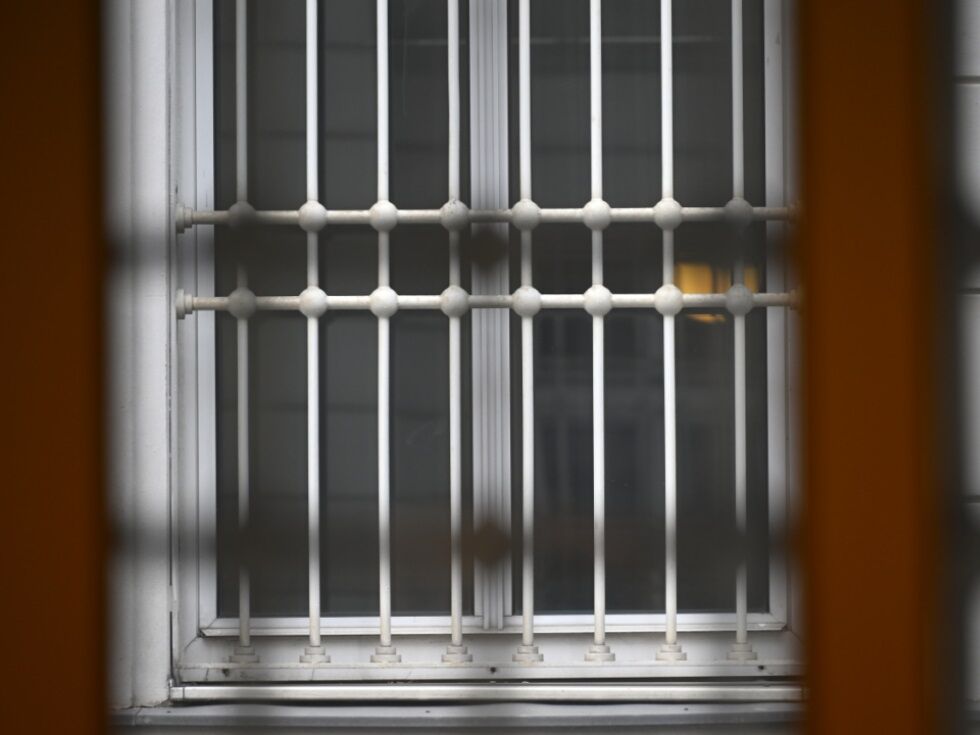 Švedska načrtuje zapore za 13-letnike zaradi boja proti kriminalnim združbam