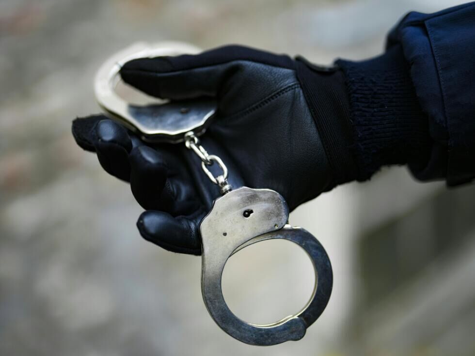 V Angliji aretirali deset ljudi zaradi spolne zlorabe otrok, ki naj bi se zgodila pred 30 leti