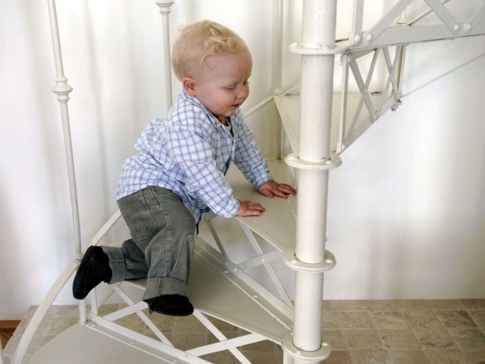 Test varnostnih ograj za stopnice razkril pomanjkljivosti