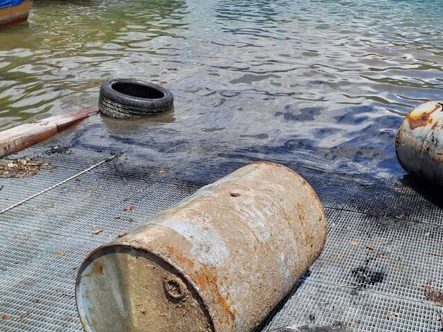 Tickende Umweltbombe geborgen &#8211; aber eine große Menge an Altöl ist dennoch in den Wolfgangsee gelangt.  
