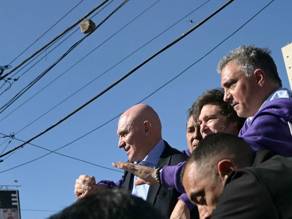 Steine auf Javier Milei: Was hinter der Attacke auf Argentiniens Präsidenten steckt