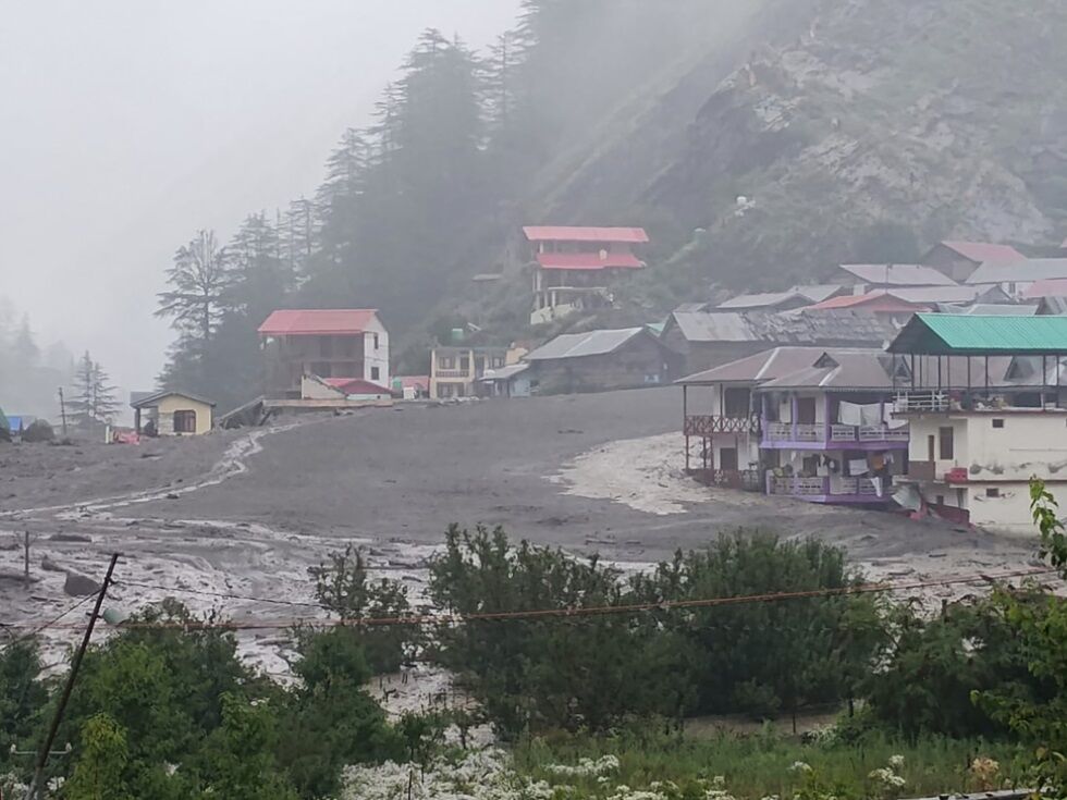 Sturzflut v Himalaji izbrisala vas, zahtevane tudi žrtve
