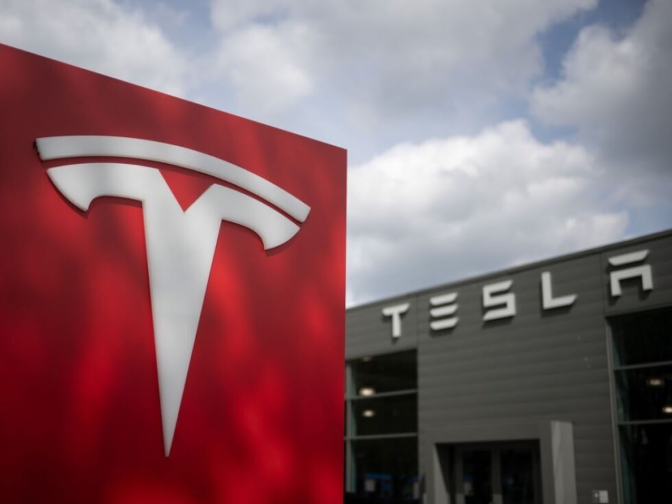 Kontroverse um Elon Musk und starke Konkurrenz: Tesla mit größtem Umsatzminus seit zehn Jahren