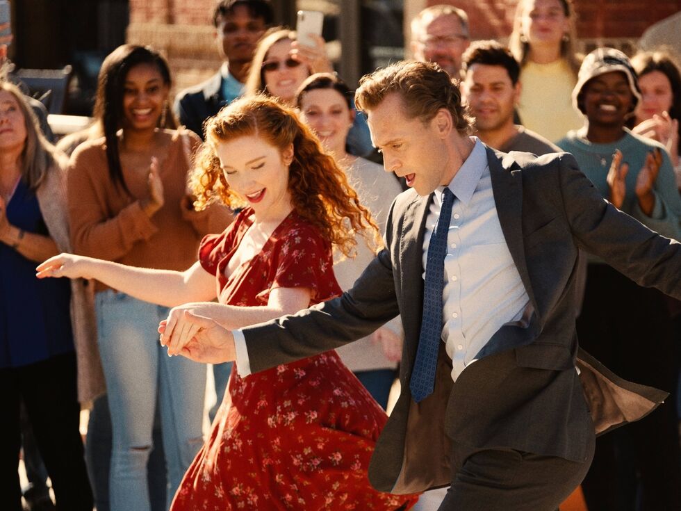 Oživela je zgodba 'The Life of Chuck' s Tomom Hiddlestonom