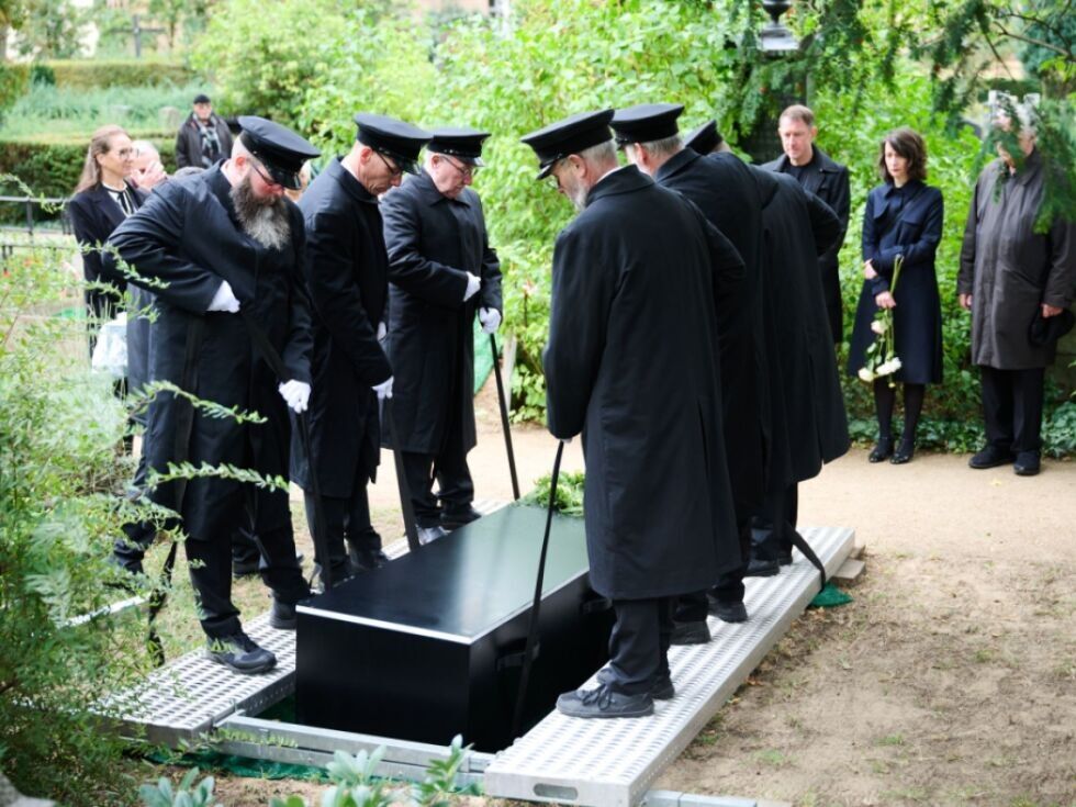 Theatermacher Claus Peymann in Berlin beigesetzt