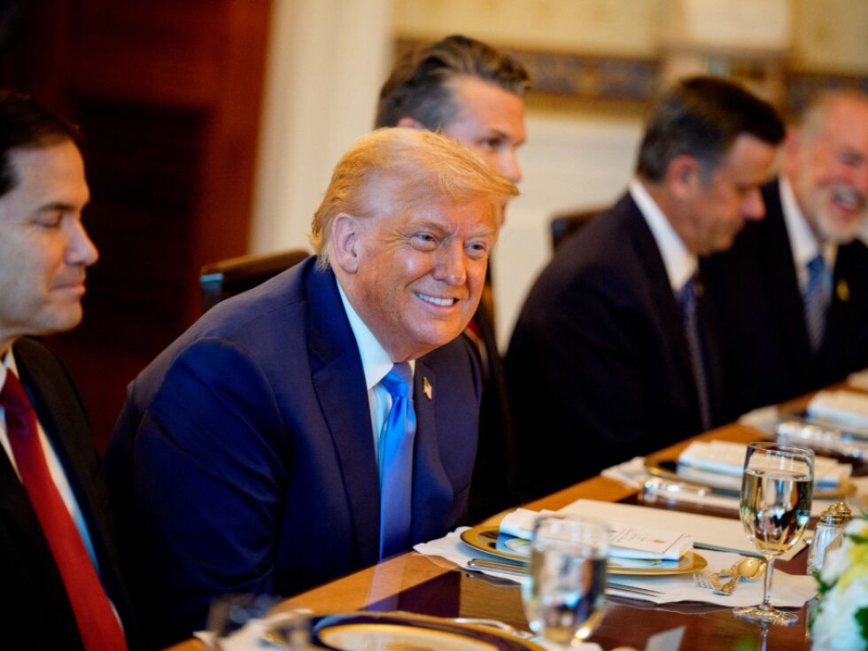 Trump napovedal izpustitev talcev iz Gaze, Rdeči križ opozarja na katastrofalne razmere v Siriji