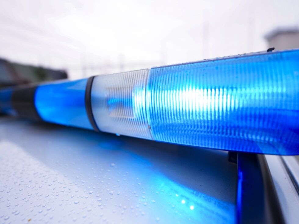 V Dornbirnu 19-letnik poskušal oropati bencinsko črpalko, a pobegnil zaradi prisotnosti strank