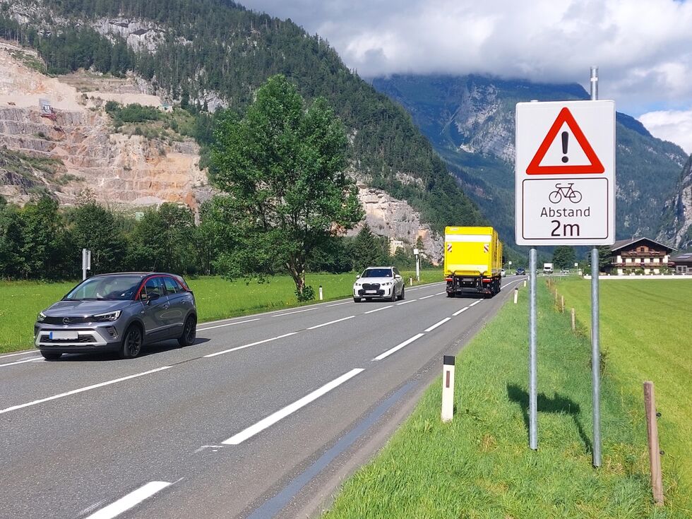 Umstrittener Radstreifen auf der Raserstrecke Pinzgauer Straße: LH-Stv. Schnöll erteilt per Weisung Radfahrverbot