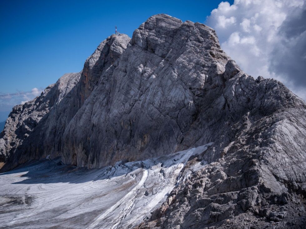 Nemška alpinista rešila latvijsko turistko iz ledeniške razpoke na Dachsteinu