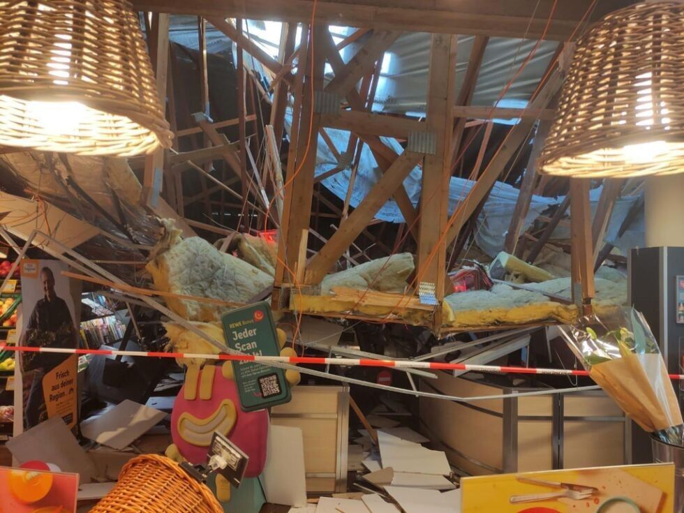 Verletzte bei Einsturz von Supermarktdach in Süddeutschland