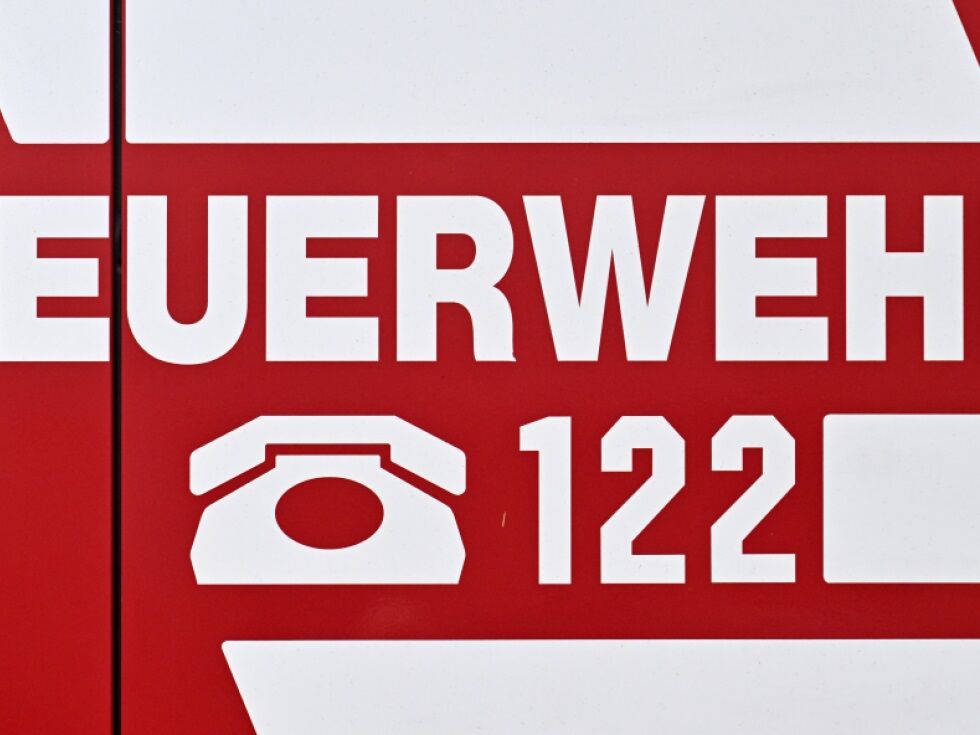 V Kufsteinu se je pri vzdrževalnih delih v dvigalnem jašku poškodoval moški