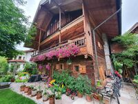 Wals: Nachhaltige Blockhaus-Landvilla erzählt viele Geschichten