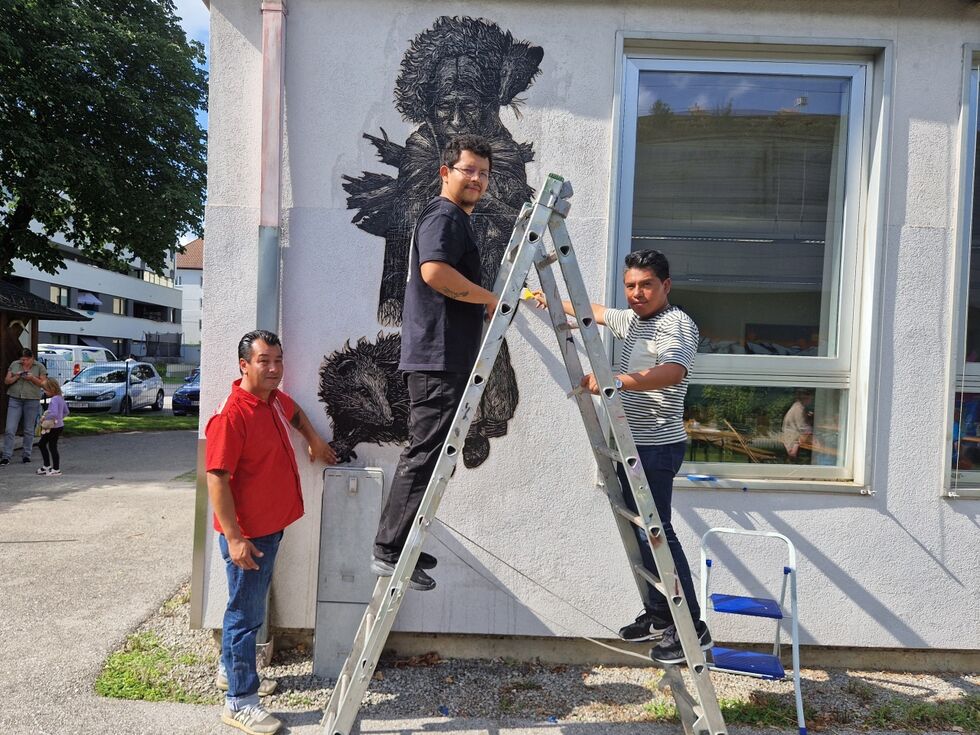 Wandgemälde mit Botschaft: Mexikanische Künstler machen sich in Salzburg für Gewalt gegen Frauen stark