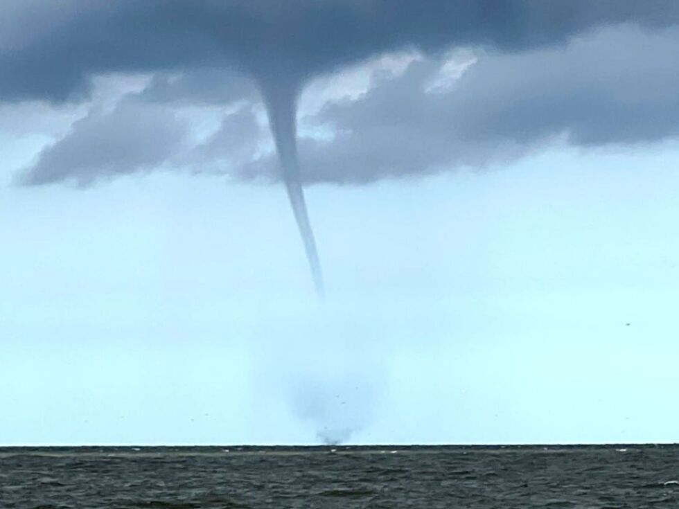 Wasserhose über dem Bodensee zu sehen