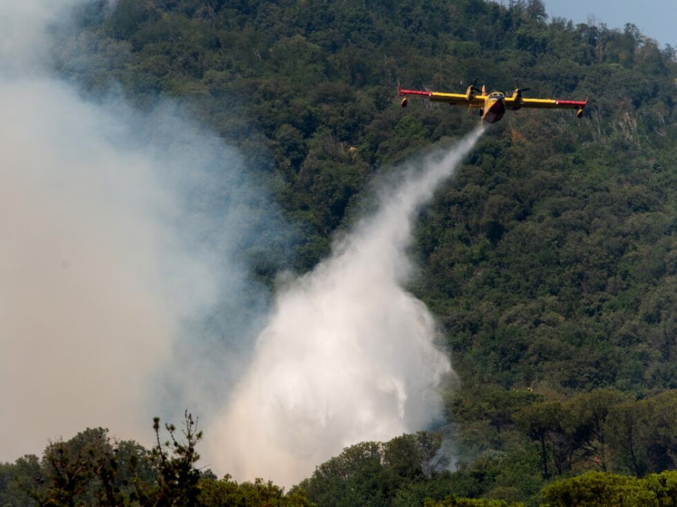 Požari še vedno divjajo na pobočjih Vezuva