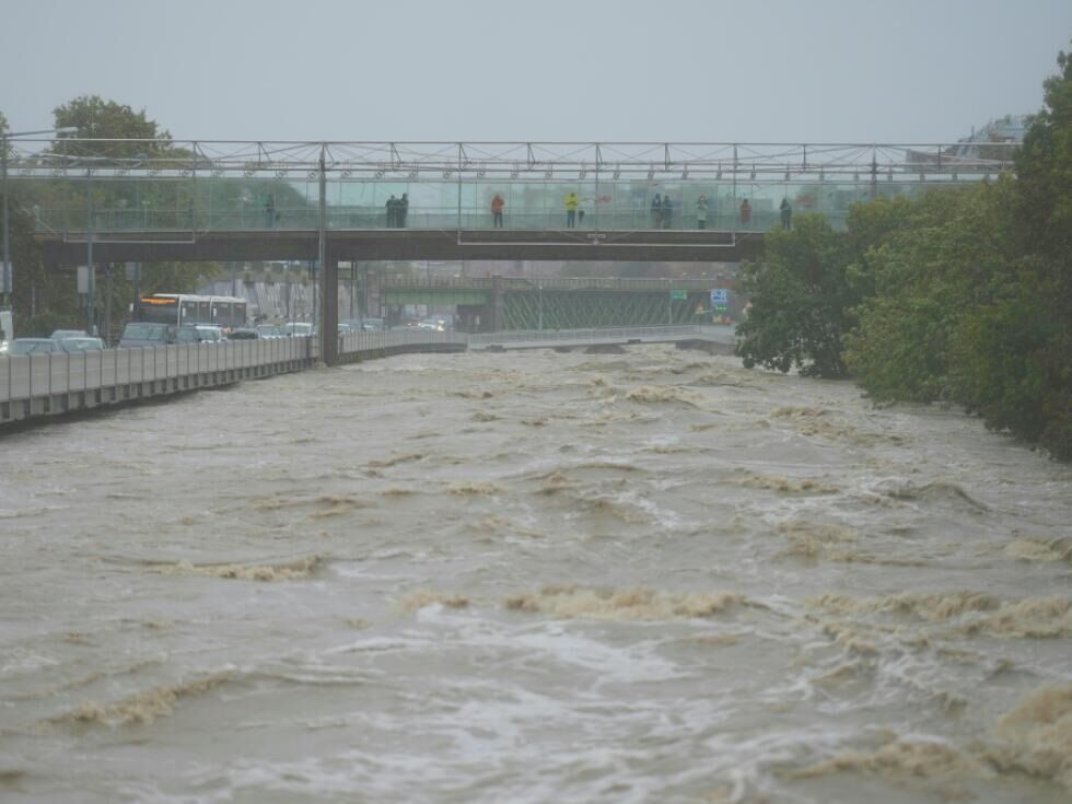 Dunaj krepi protipoplavno zaščito na reki Wienfluss po poplavah pred letom dni
