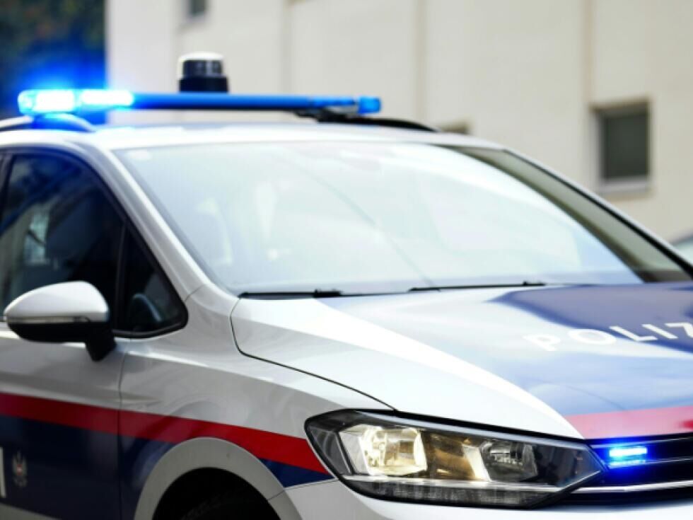 Dunajčanko po sprehodu s psom v postelji pričakal pijan bivši partner, ki ji je grozil s smrtjo