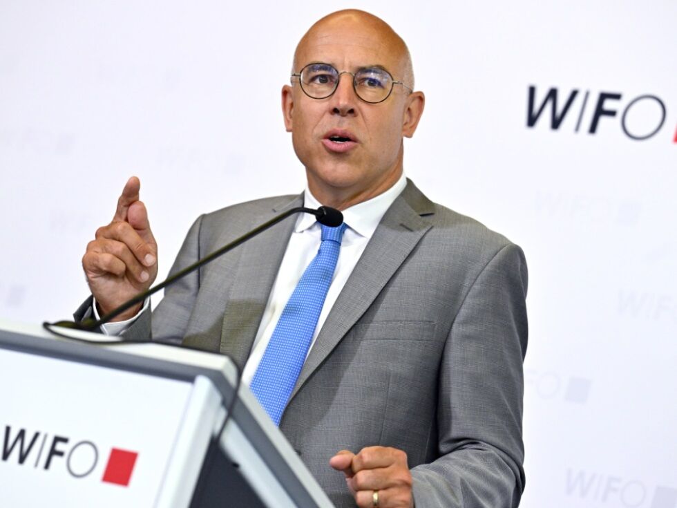 Direktor Wifo Gabriel Felbermayr pozdravlja zadrževanje plač v avstrijski industriji in ocenjuje proračun