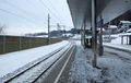 Mittelbahnsteig in Hallwang, Ansicht in Fahrtrichtung Seekirchen.jpg
