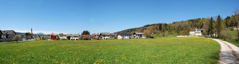 Datei:Pfarrhofallee Ostansicht 21.4.2016.jpg