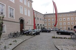 Chiemseehof, Südansicht.jpg