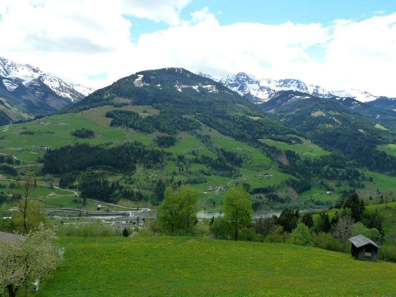 Datei:Schaidmoosgraben und Thannberg.jpg