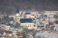 Dekanatspfarrkirche Thalgau und Dechanthof mit Kreuzkapelle.jpg