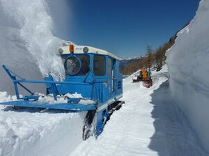 Großglockner Hochalpenstraße Schneeräumung 11 April 2016 10-1.jpg