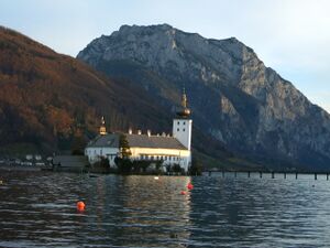 Schloss Orth mit Traunstein 038.jpg