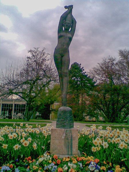 Datei:Manzù - Die Tänzerin.jpg