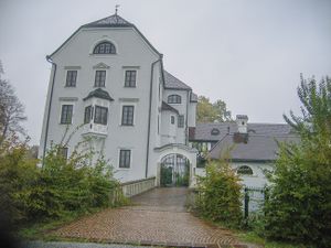 Schloss Freisaal, westliche Ansicht.jpg