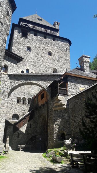 Datei:Burg Finstergrün 1 (16).jpg