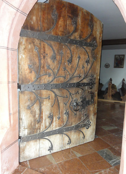 Datei:Kirchentüre von Tyrlaching.jpg