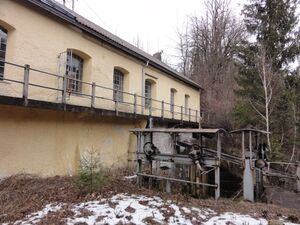 Schleusen bei der Fabriksanlage in Hammer in Vorderwiestal.jpg