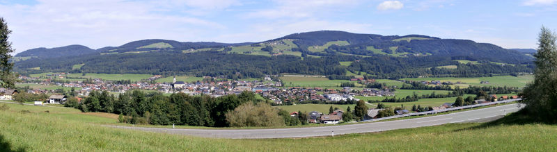 Datei:Thalgau Panoramabild 29.8.2014.jpg