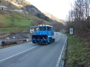 Großglockner Hochalpenstraße Schneeräumung 13 April 2015 00.jpg