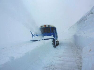 Grossglockner Hochalpenstrasse Schneeraeumung 2014 16 April 02.jpeg